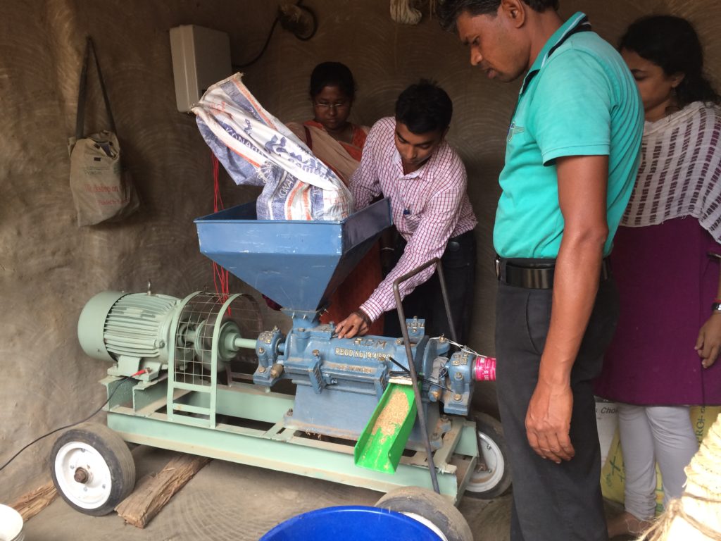 Electric rice huller powered by pico-grid in Passanga Village, Jharkhand